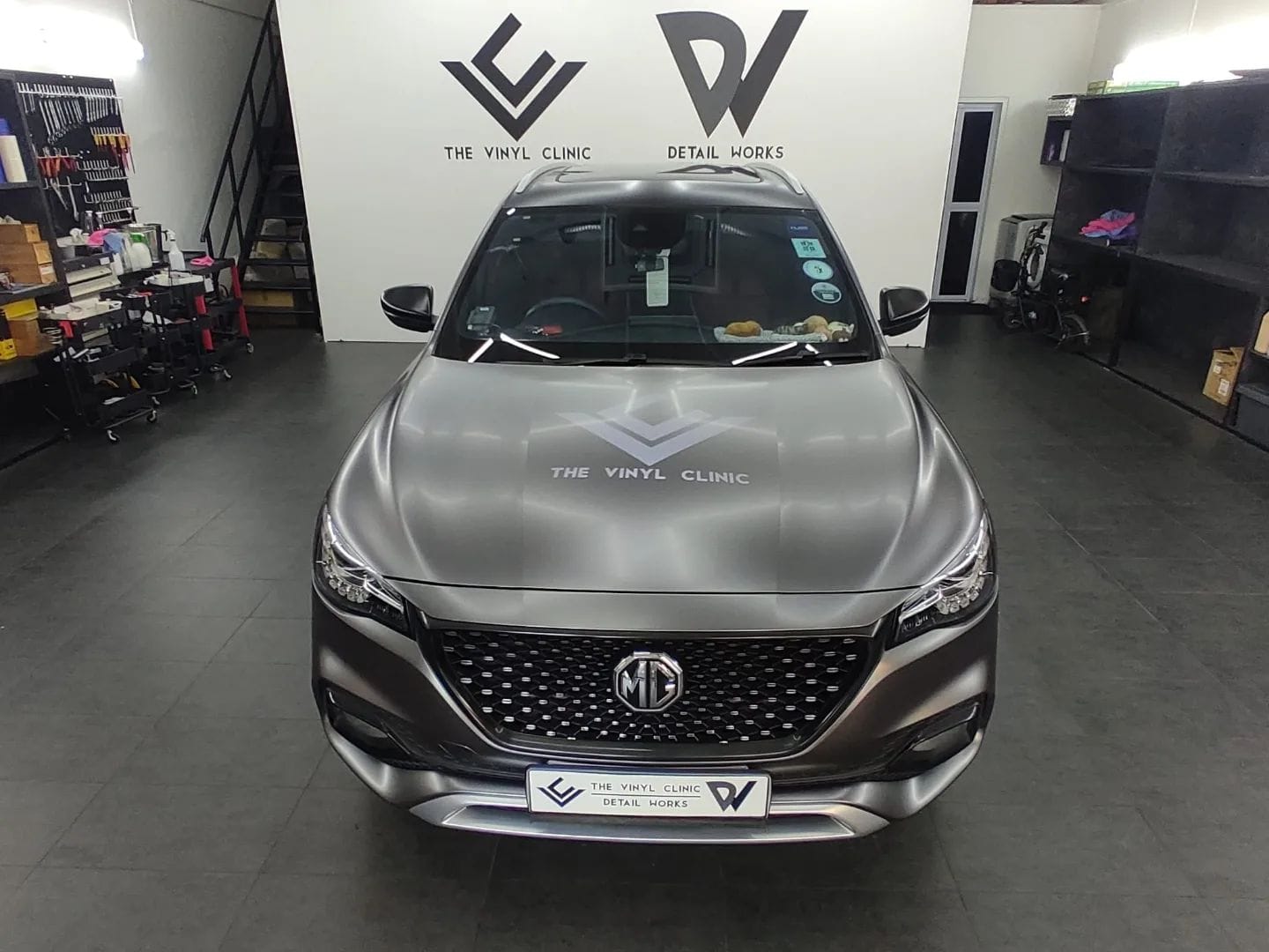 Satin Dark Grey MG.