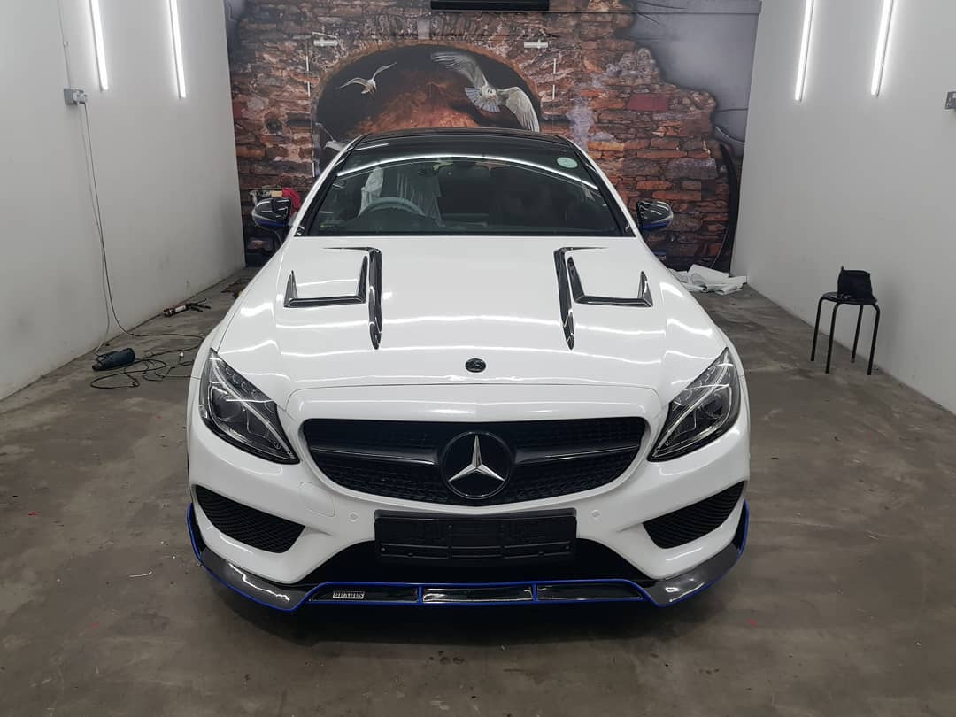 Glossy Diamond White.