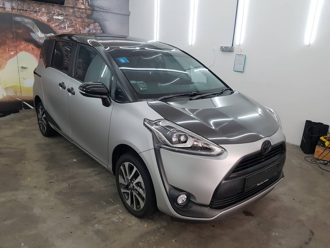 A simple matte metallic silver with carbon fibre bonnet.