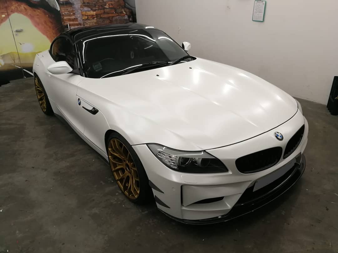 Z4 in a celestial satin pearl white with custom sprayed s...