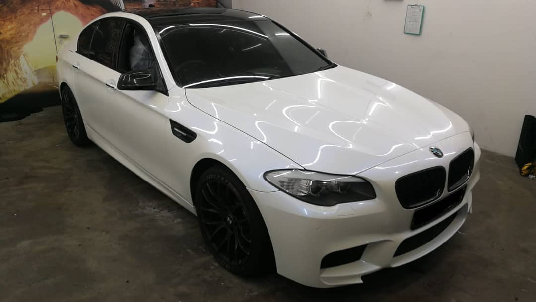 Glossy blue aura pearl white beemer. Makes us wonder what...