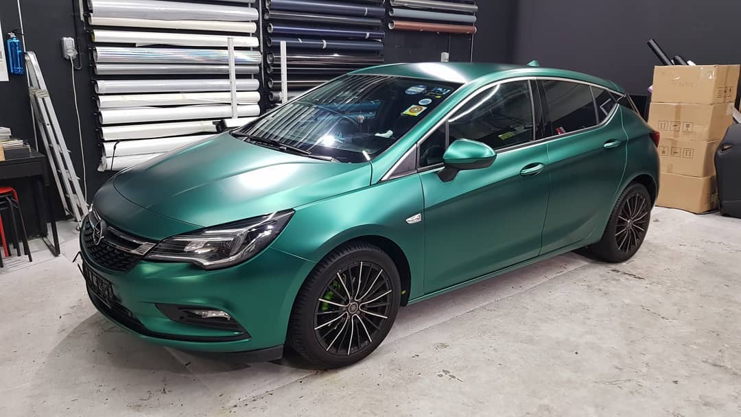 Eyes on the green please.