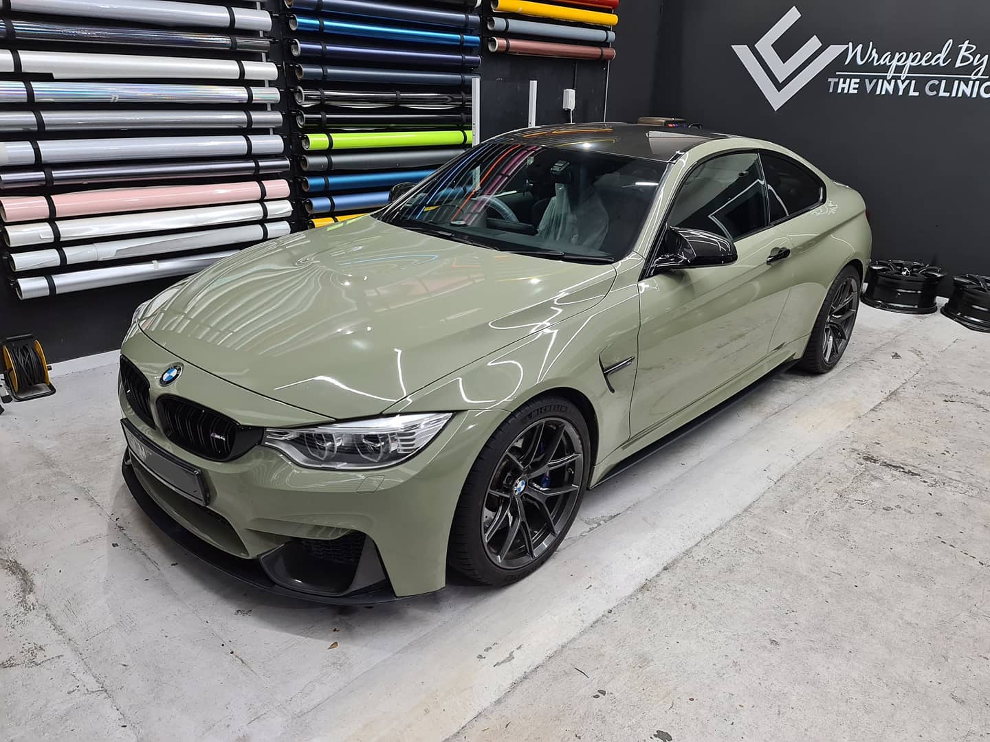 The legendary @inozetek khaki green on a M4.