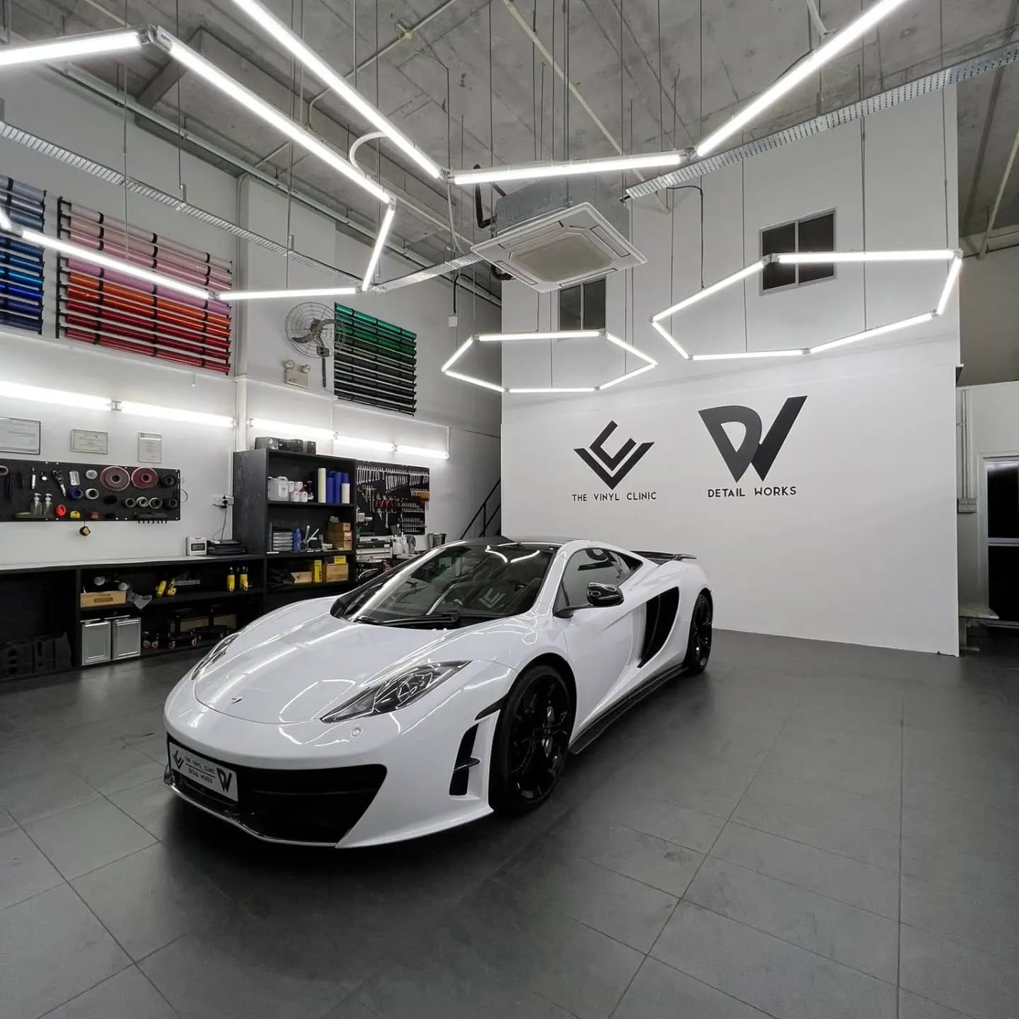 Mclaren MP4 12C in ultra gloss White Out with Fireball Na...