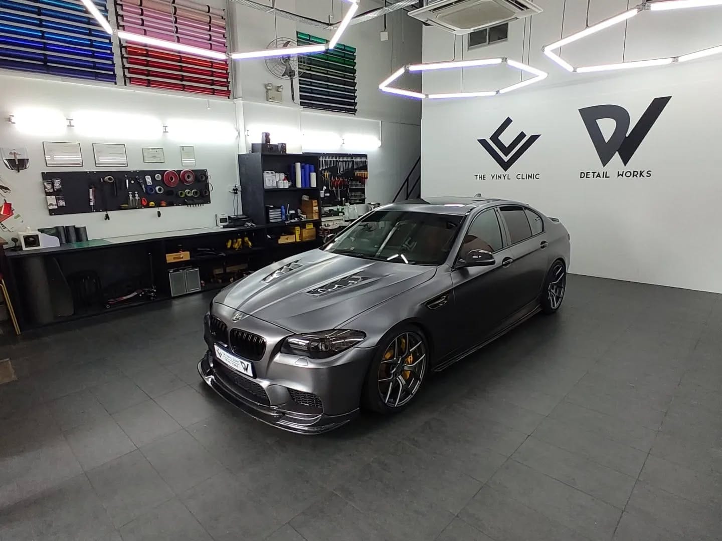 F30 satin dark grey.