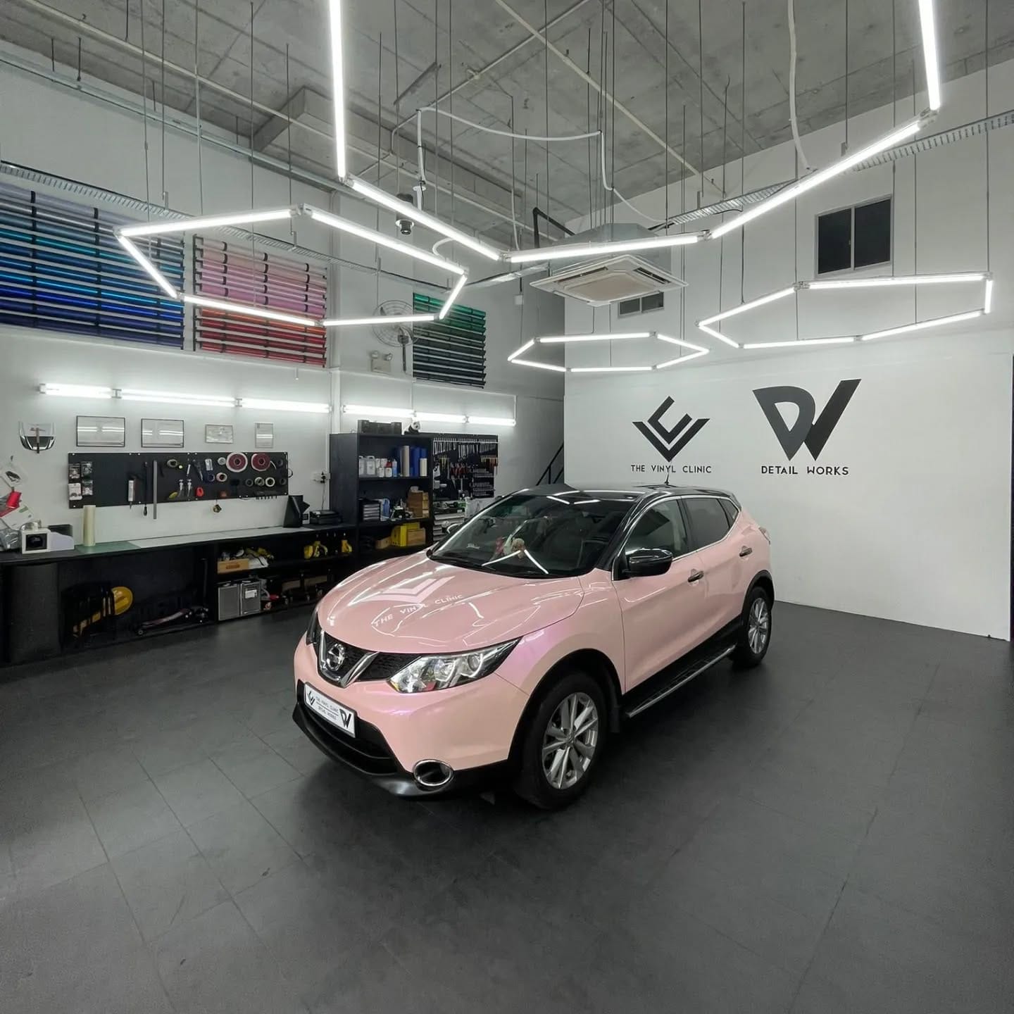Qashqai in pink with diamond black roof.