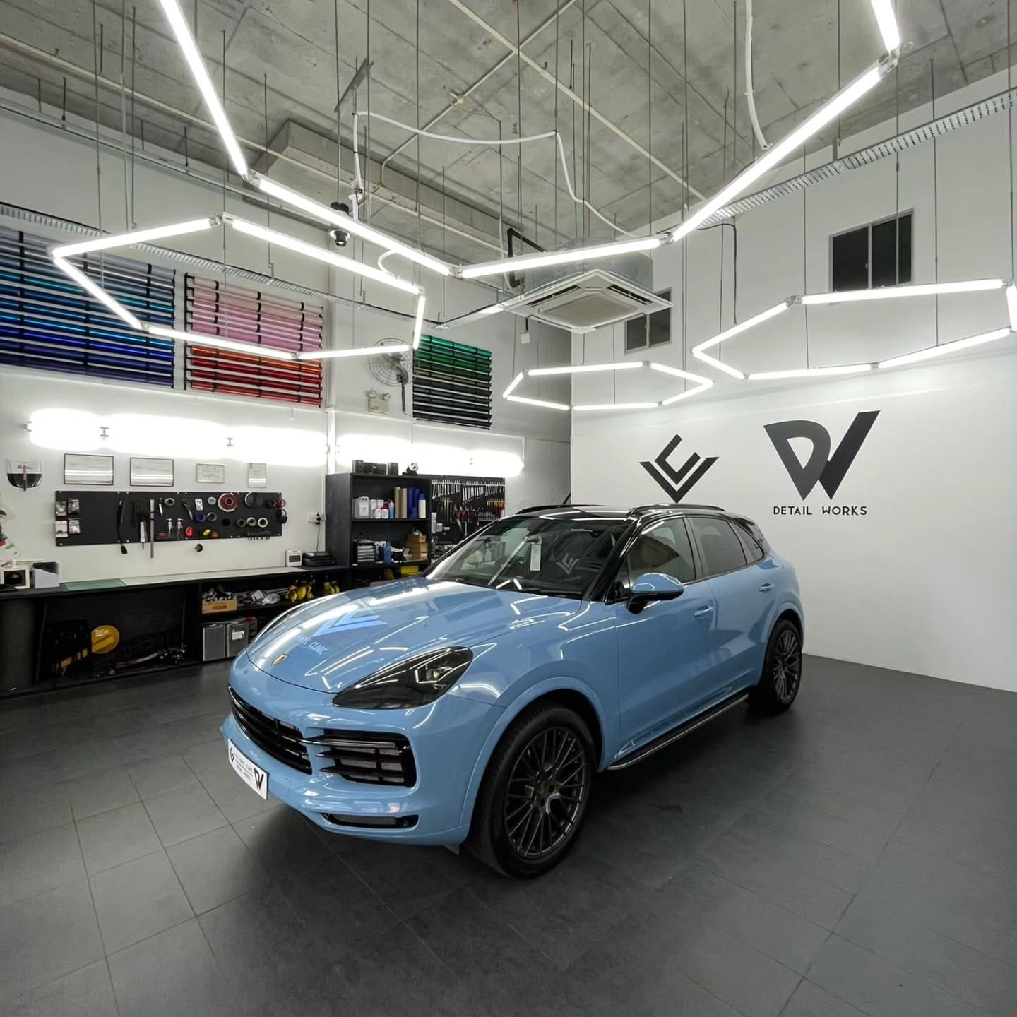 Cayenne in China Blue.