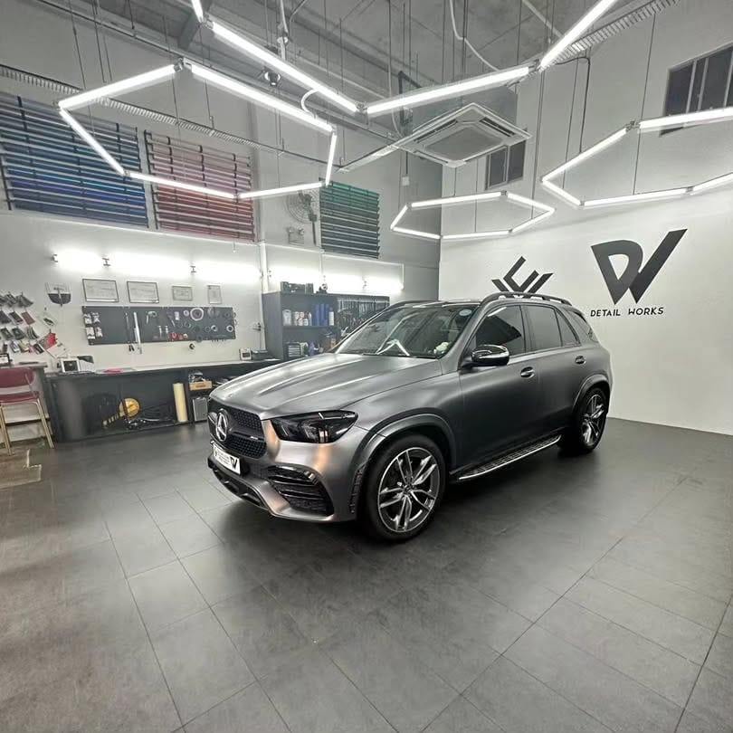 Satin dark grey with night package.