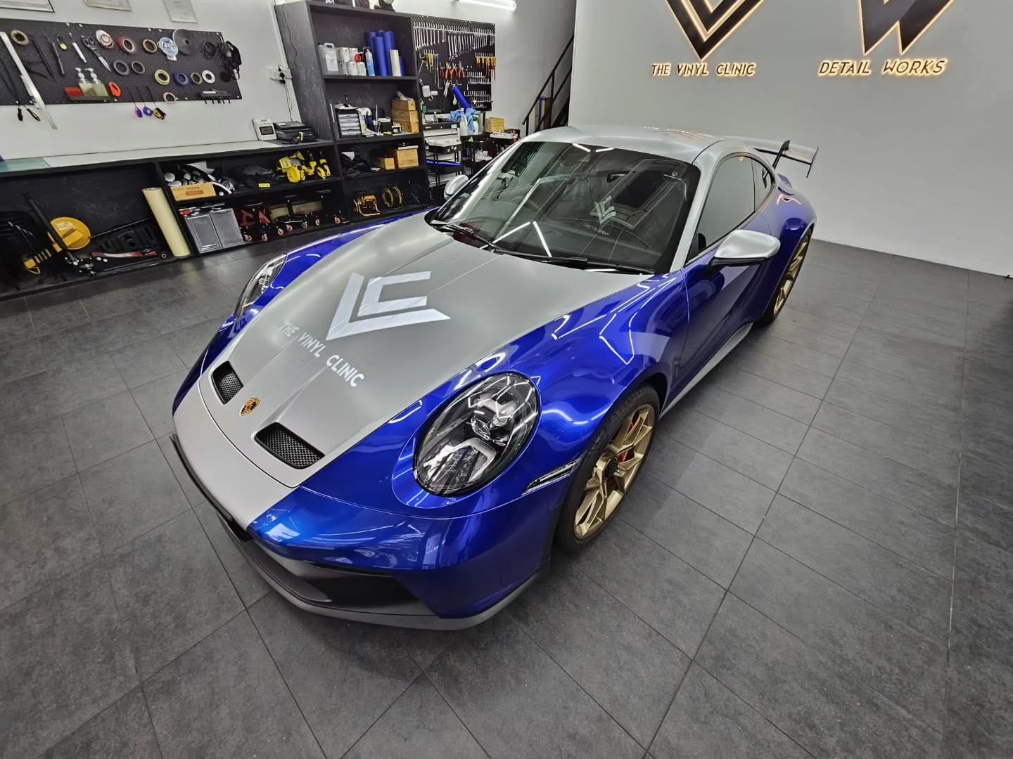 Silver Blue 911 GT3.