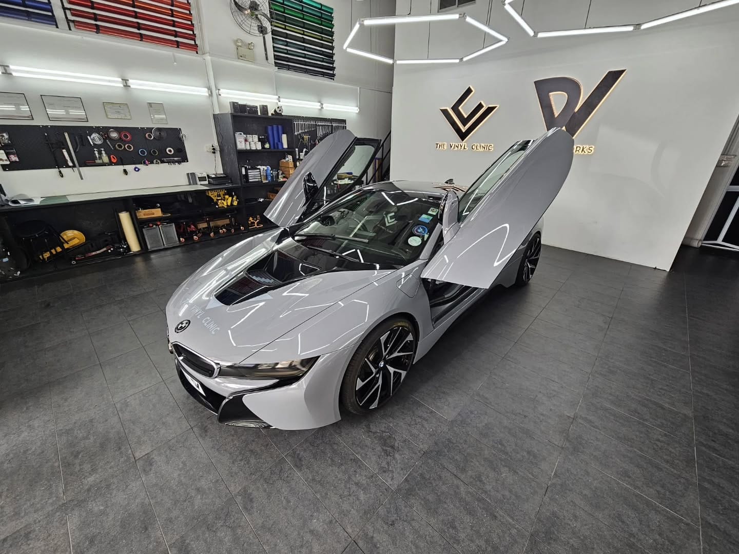 Nardo Grey with wings this time.