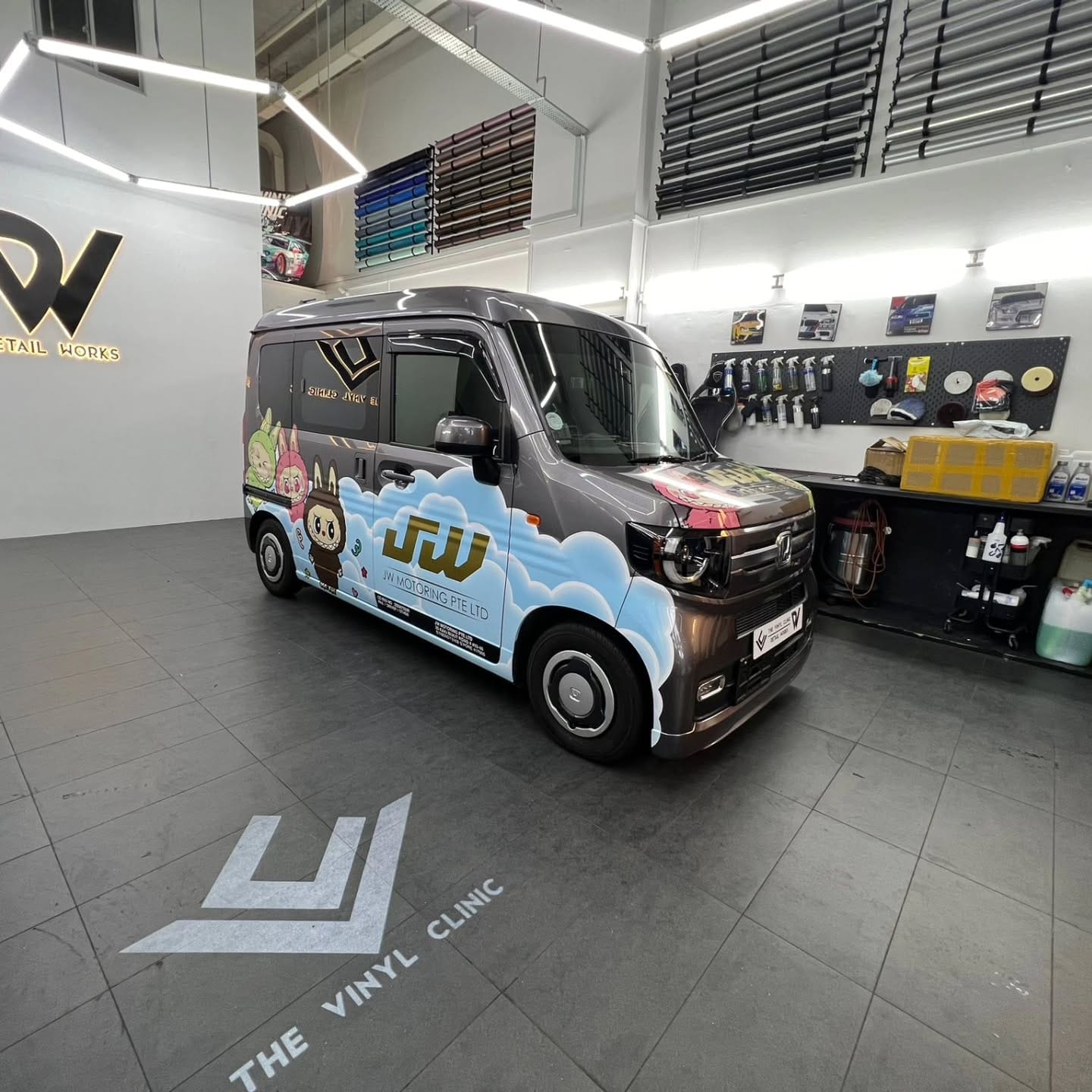 This Labubu themed van has no Labubu in it so don't bothe...