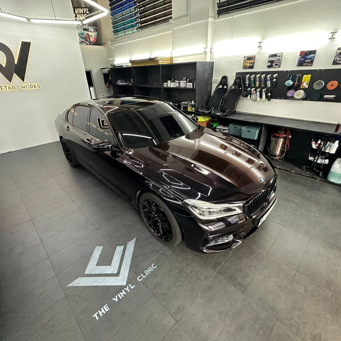 7 series in Black Rose.