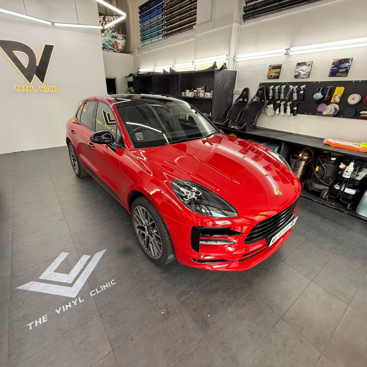 Ultra Gloss Carmine Red Macan.