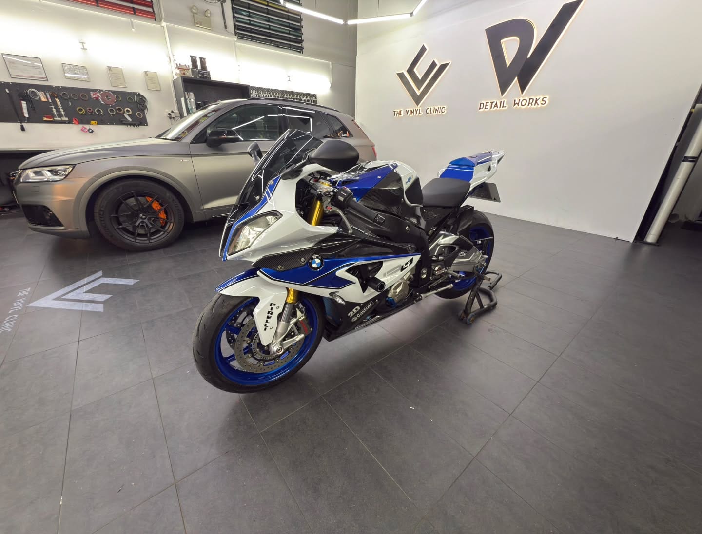 Avery Dennison Supreme x5 paint protection film on BMW S1...