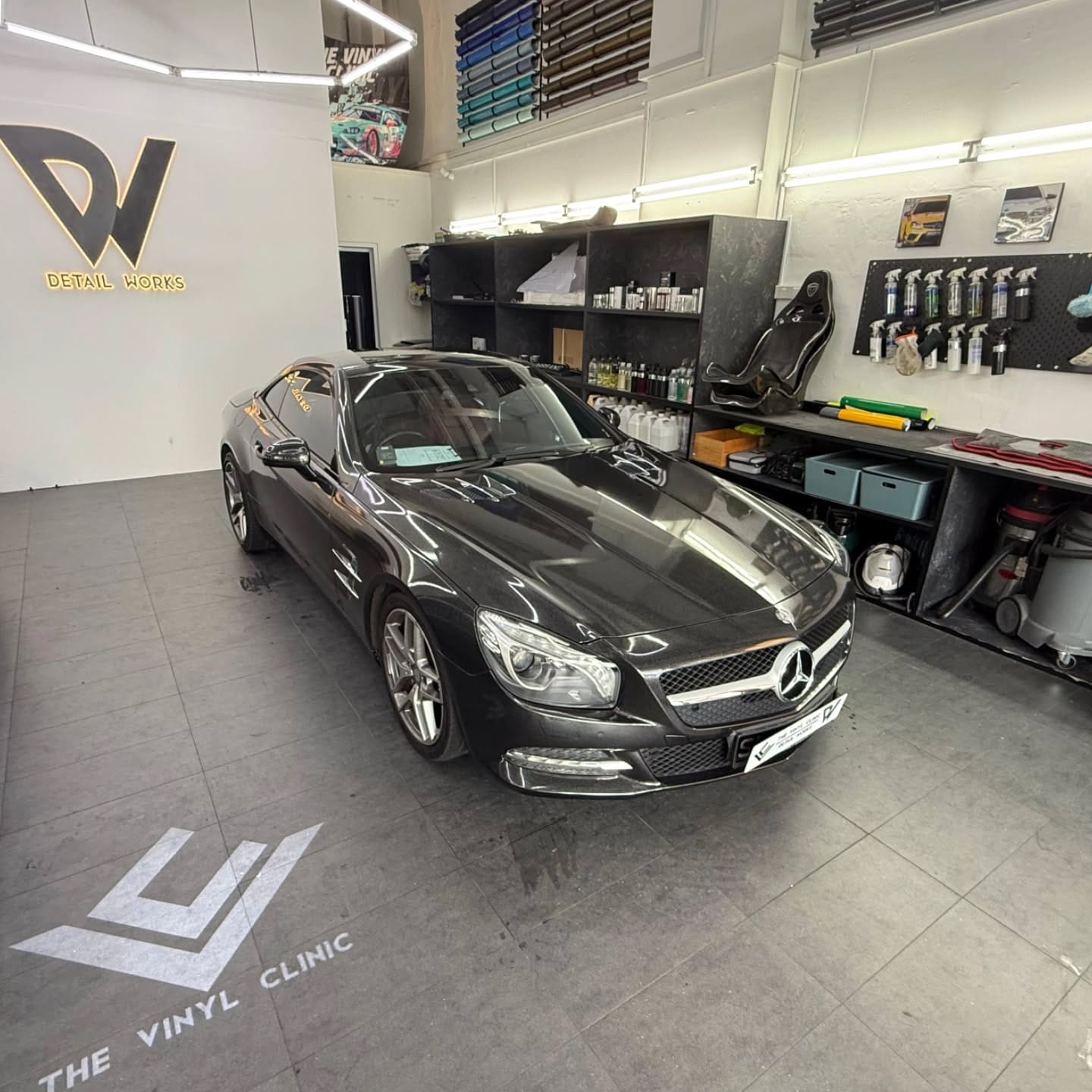 SL350 in Diamond Black.