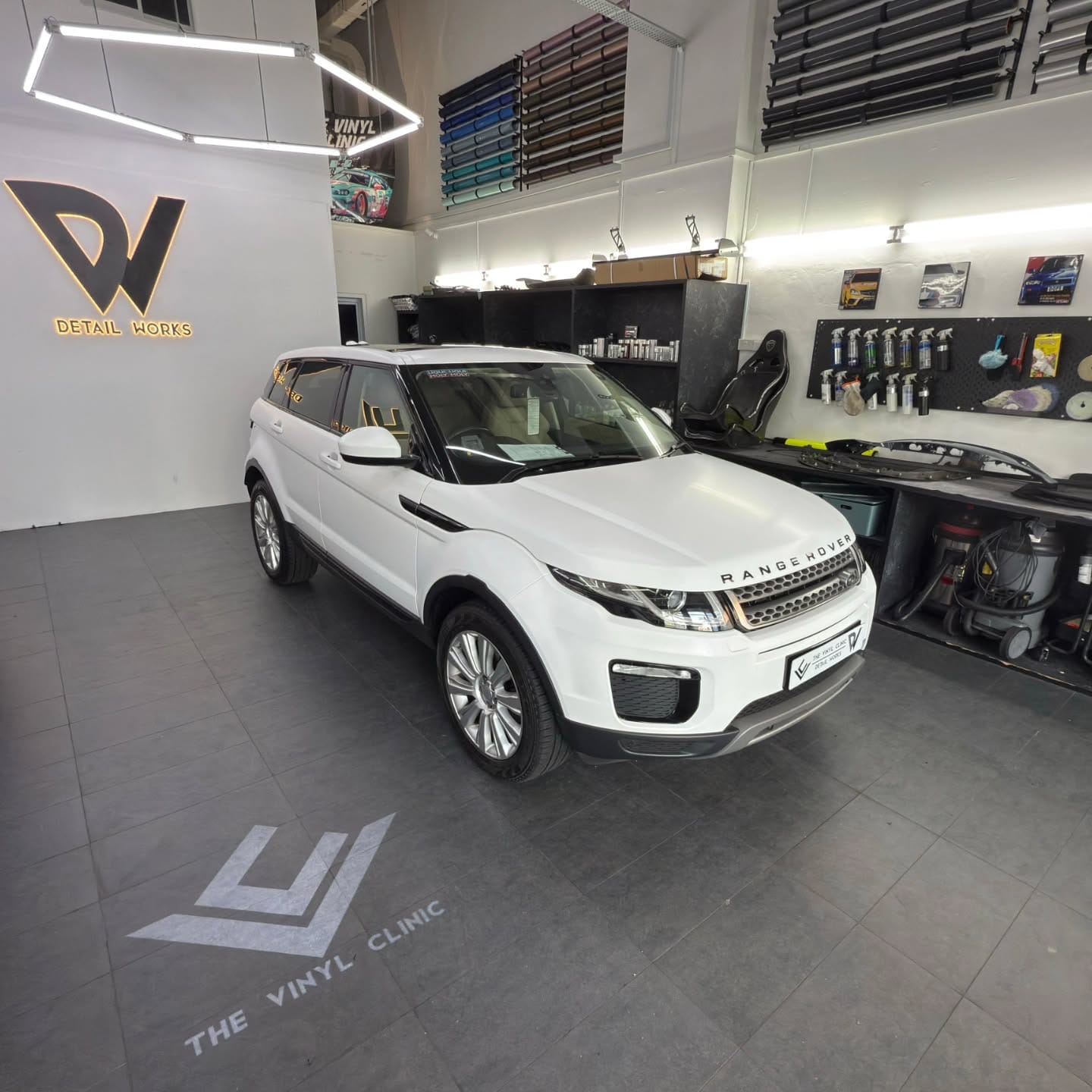 Satin White Range Rover Evoque.