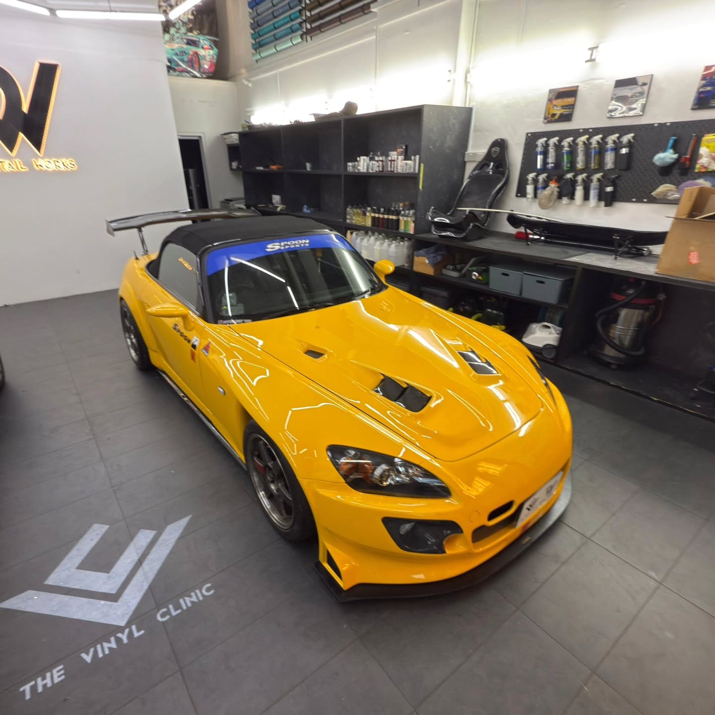 Last few of its kind with a gorgeous sunflower yellow. Pa...