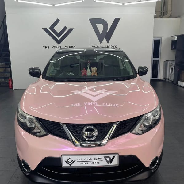 Qashqai in pink with diamond black roof.
