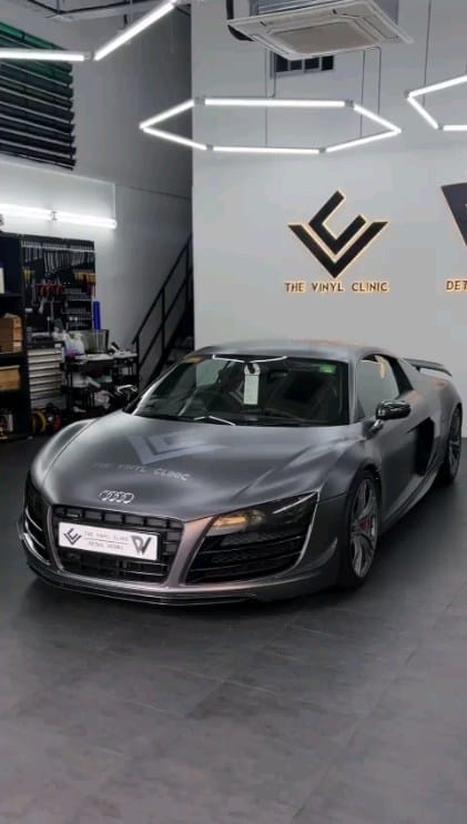 R8 GT satin dark grey.