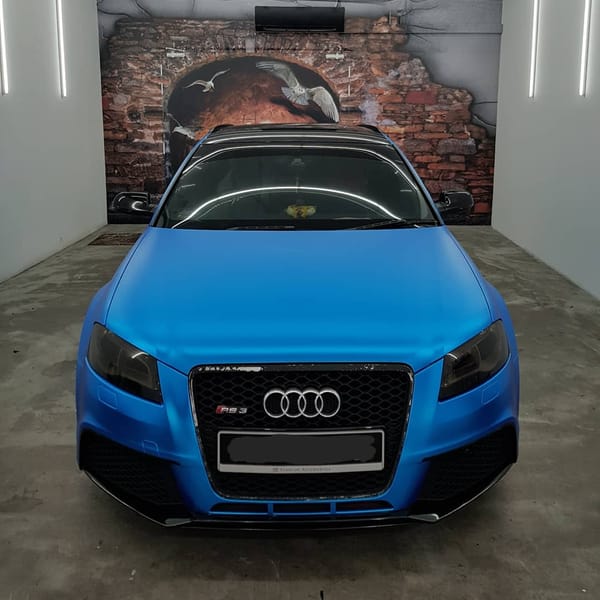 Satin electric chrome blue on this RS3.