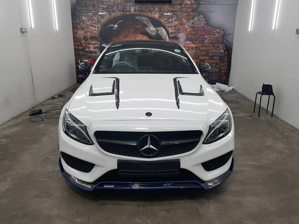 Glossy Diamond White.