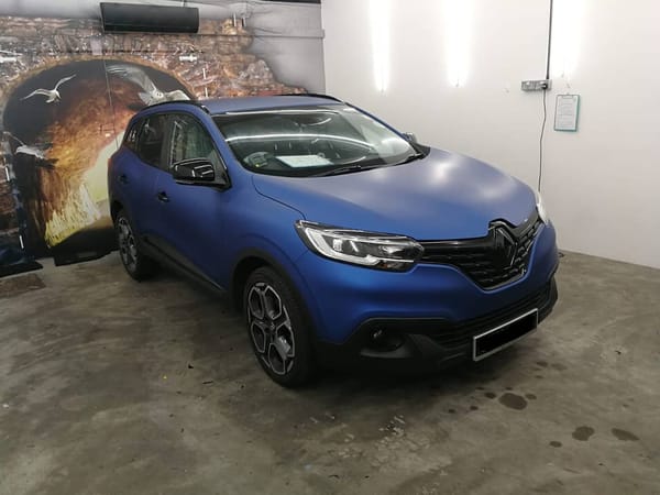 What car model has the one of largest car key in the world?