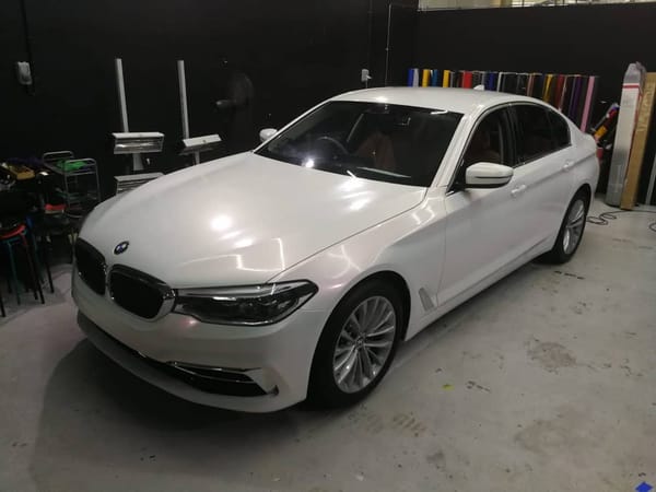 When vinyl learns how to blush. Pearl white red iridescent.