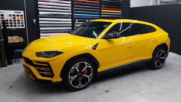 Sunflower Urus with custom rims wrap.