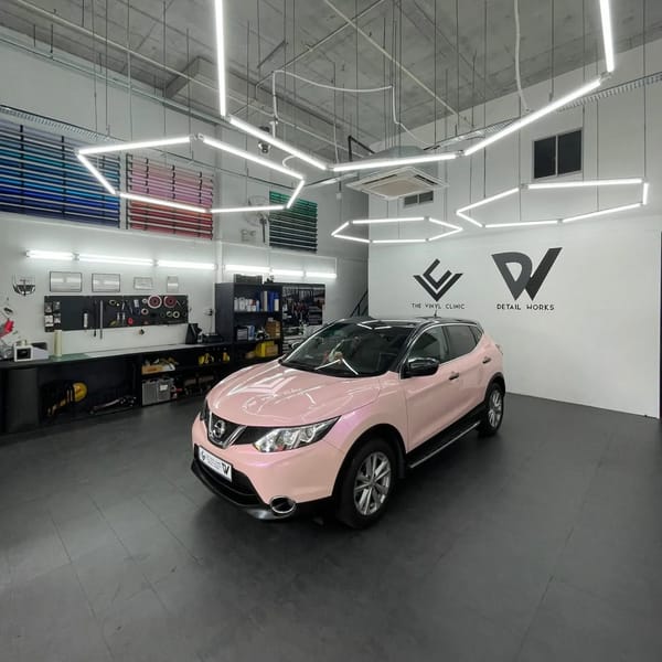 Qashqai in pink with diamond black roof.