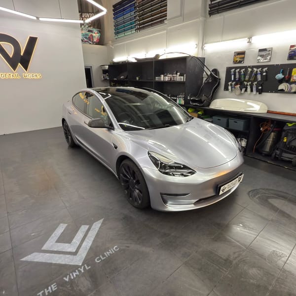 Florett Silver with forged carbon accents.