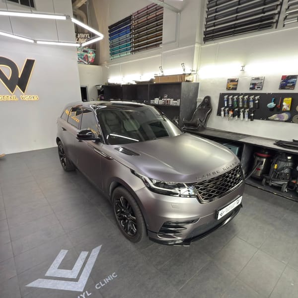 Same Velar in same satin dark grey.