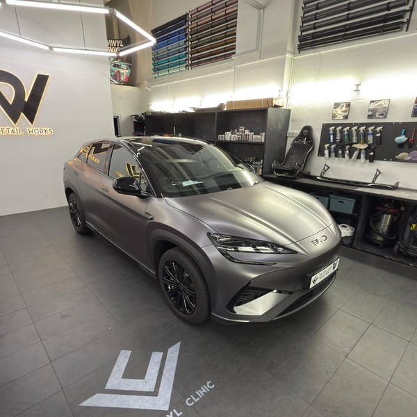 Sealion in Satin Dark Grey.