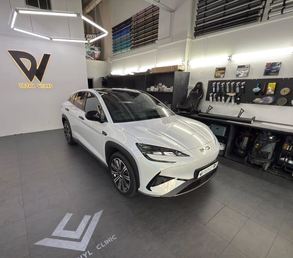 Laser flash white for the discreet yet ostentatious indiv...